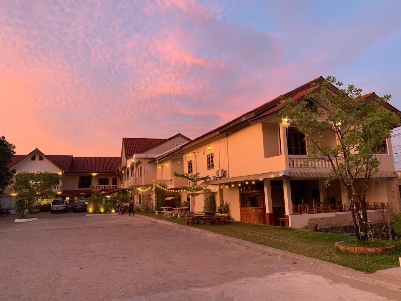 Phaythavone Hotel Pakse Exterior foto
